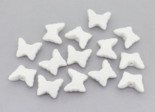 OPAQUE PLASTIC BEADS - BUTTERFLY 04 - FACETED 13x15x6mm WHITE С01 - 50g Hole-1.8mm (89pcs.)
