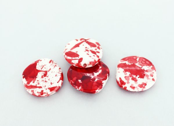 OPAQUE PLASTIC BEADS - SPRAYED - OVAL TILE IRREGULAR - 19х13х7 MM RED WITH WHITE - 50g Hole:2.0mm (23pcs.)
