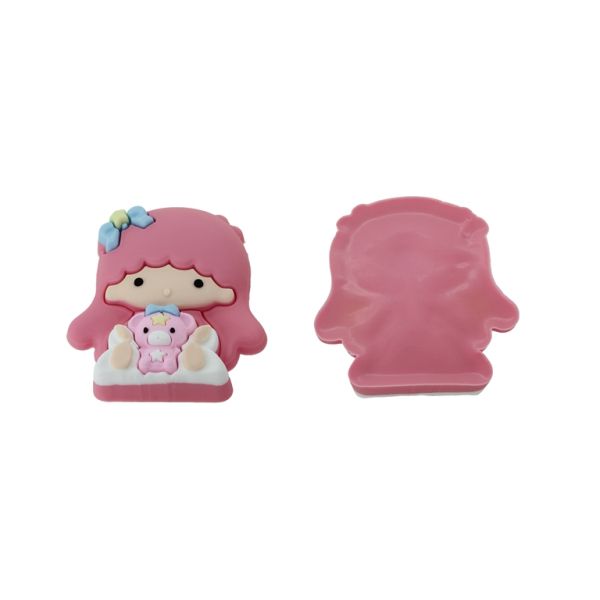 ПЛАСТМАСОВИ МЪНИСТА - ГУМЕНИ 3D - ЗА ЗАЛЕПВАНЕ - МОМИЧЕ 28 С МЕЧЕ - 45х53х10мм ПЕПЕЛ ОТ РОЗИ-БЯЛО-РОЗОВО СВ. - 2 бр.