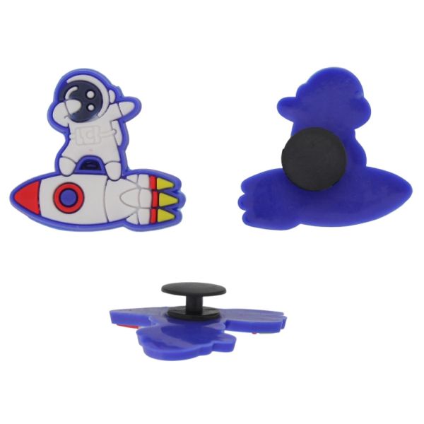ПЛАСТМАСОВИ МЪНИСТА - ГУМЕНИ 3D - КОПЧЕ - КОСМОНАВТ 05 С РАКЕТА - 32х31х3мм СИНЬО-БЯЛО-ЧЕРВЕНО - ПАКЕТ 20 бр.