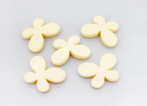 OPAQUE PLASTIC BEADS - BUTTERFLY 01 - SMOOTH - 21x29x6mm ECRU С16 - 50g Hole-3.0mm (26pcs.)