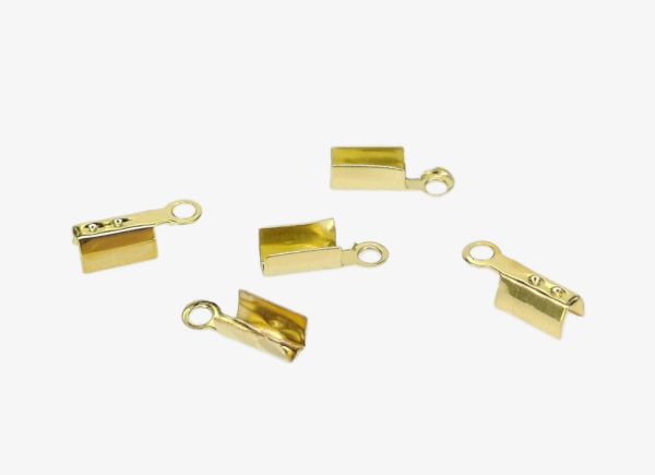 МЕТАЛНИ ЕЛЕМЕНТИ - НАКРАЙНИК С ДВОЙНО ЗАТВАРЯНЕ ЗАКРЪГЛЕН - 3х10мм ЗЛАТИСТО - 100 бр. Отвор-1.8мм